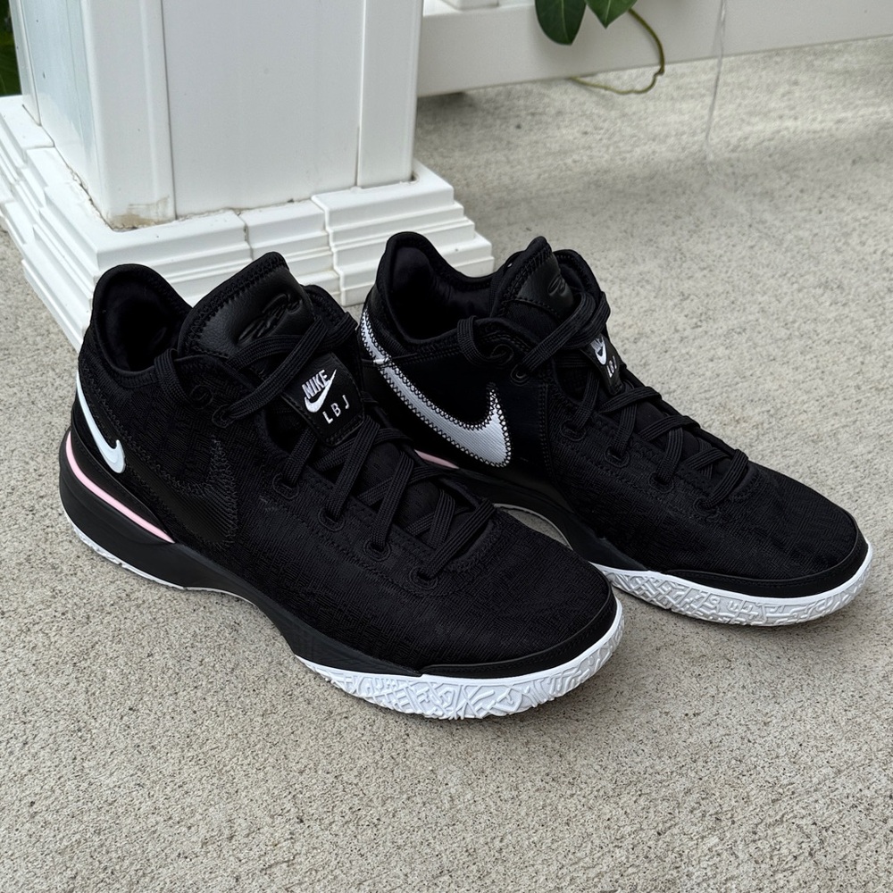 Nike LeBron NXXT Basketball Shoes